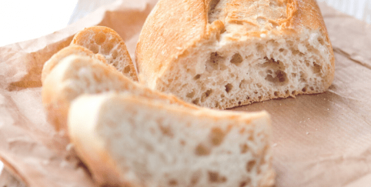 Image d'un pain avec la description "avoin du pain sur la planche"